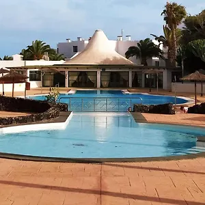 https://sun-and-sea-4-costa-teguise.in-canary-islands.com